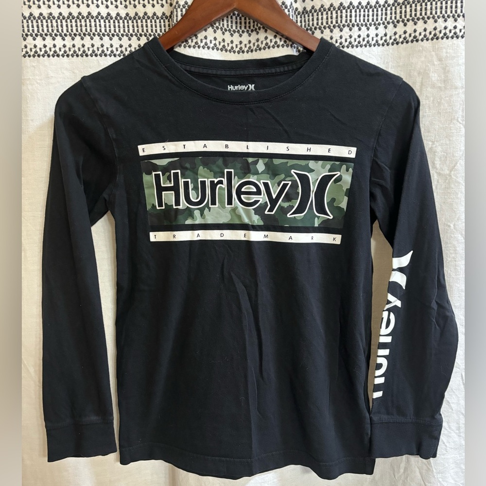 Hurley Long Sleeve Tee Boys Size Medium.